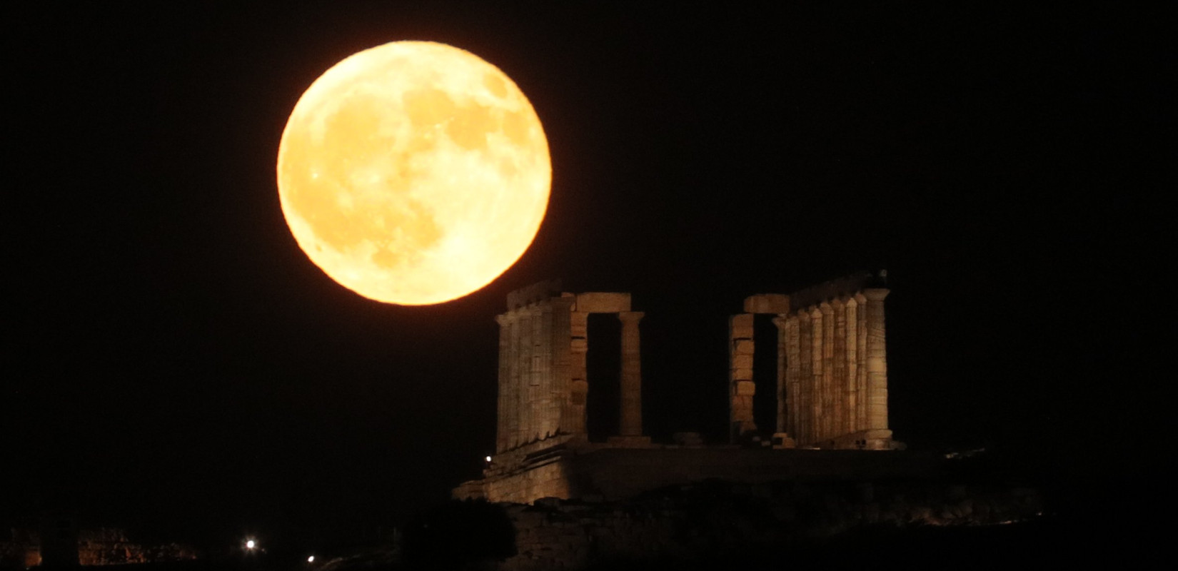 «Μαγευτική»  η Αυγουστιάτικη πανσέληνος - Δείτε εντυπωσιακές φωτογραφίες από όλη την Ελλάδα