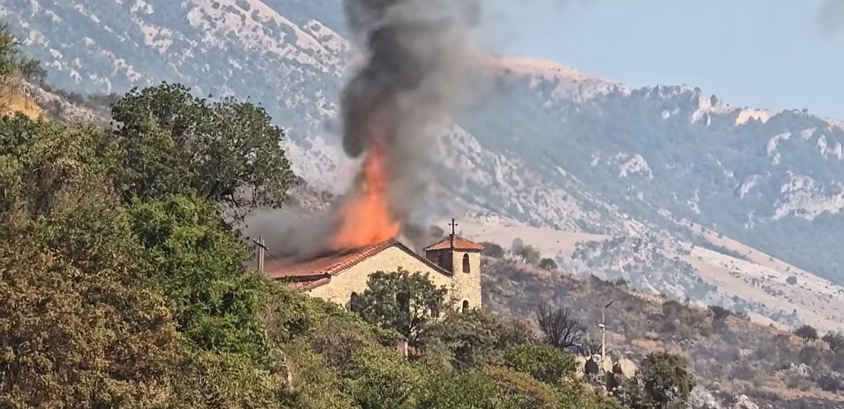 Νότια Αλβανία: Χιλιάδες στρέμματα έγιναν στάχτη από τη φωτιά - Μετρούν τις πληγές τους οι ομογενείς