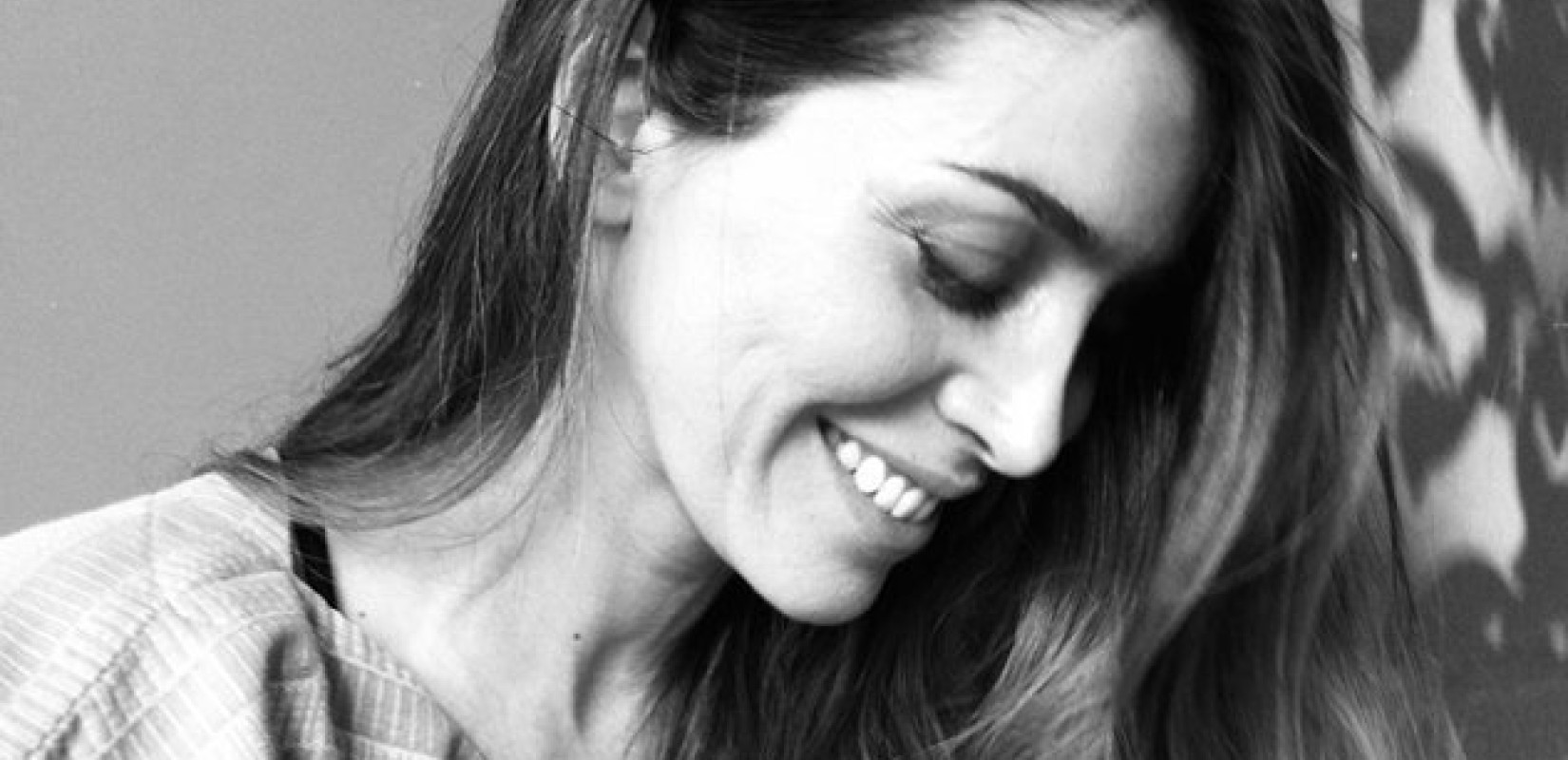 Ελευθερία Αράπογλου: Από τα Νέα Μουδανιά Χαλκιδικής στην πρωτοπορία της θεατρικής ενδυματολογίας και τα μεγάλα σαλόνια της μόδας