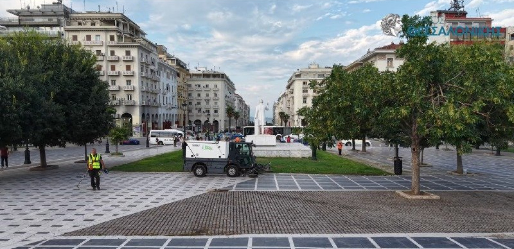 Θεσσαλονίκη: «Λαμπίκο» η Αριστοτέλους - Μεγάλη επιχείρηση καθαριότητας στην καρδιά της πόλης (βίντεο)