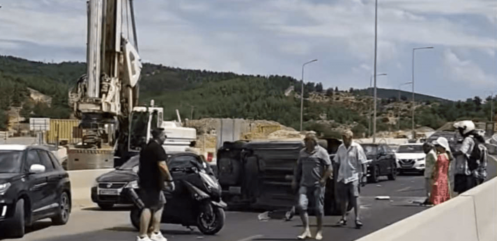 Θεσσαλονίκη: Ανατροπή αυτοκινήτου στην Περιφερειακή Οδό – Οδηγός απεγκλωβίστηκε και μεταφέρθηκε στο Νοσοκομείο (βίντεο)