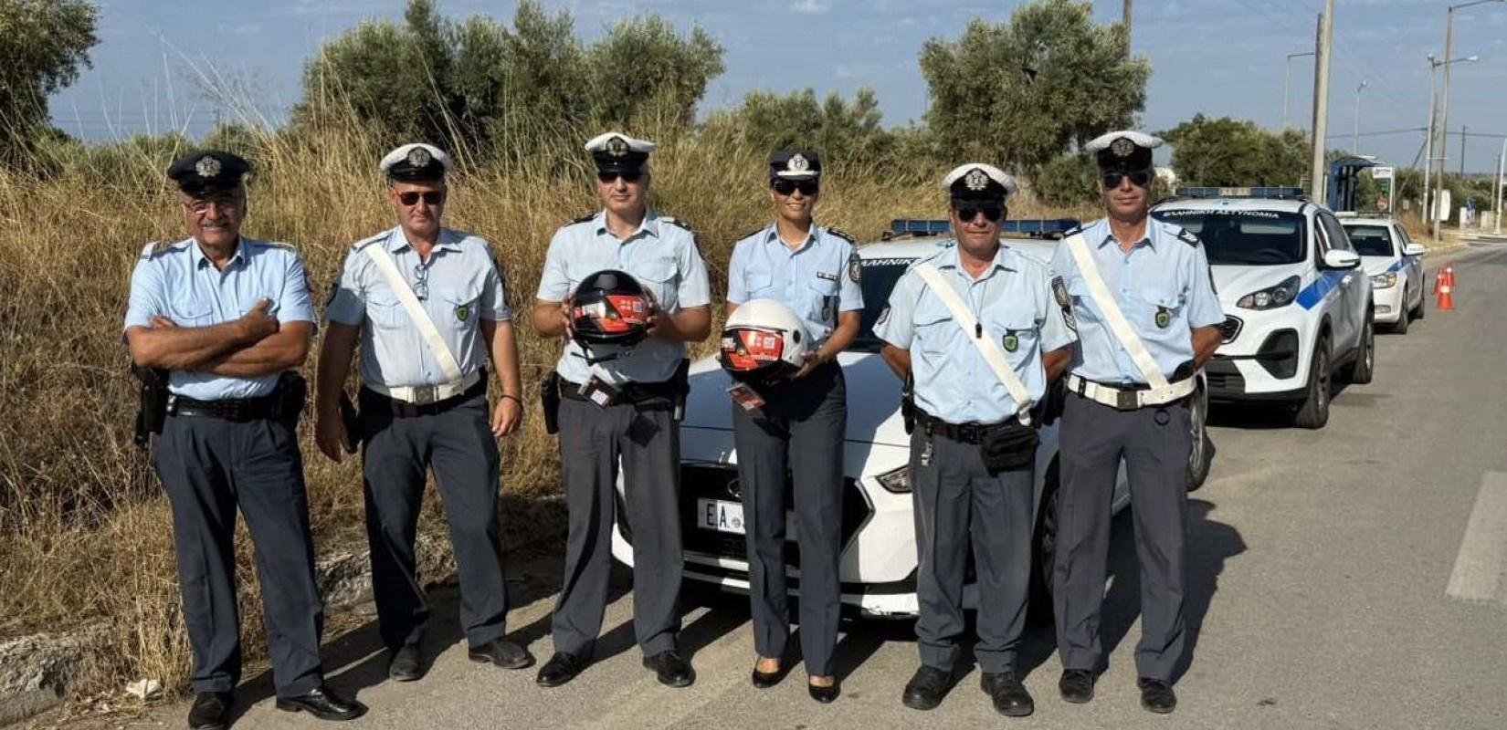 Χαλκιδική: Οι αστυνομικοί μοίρασαν κράνη σε οδηγούς