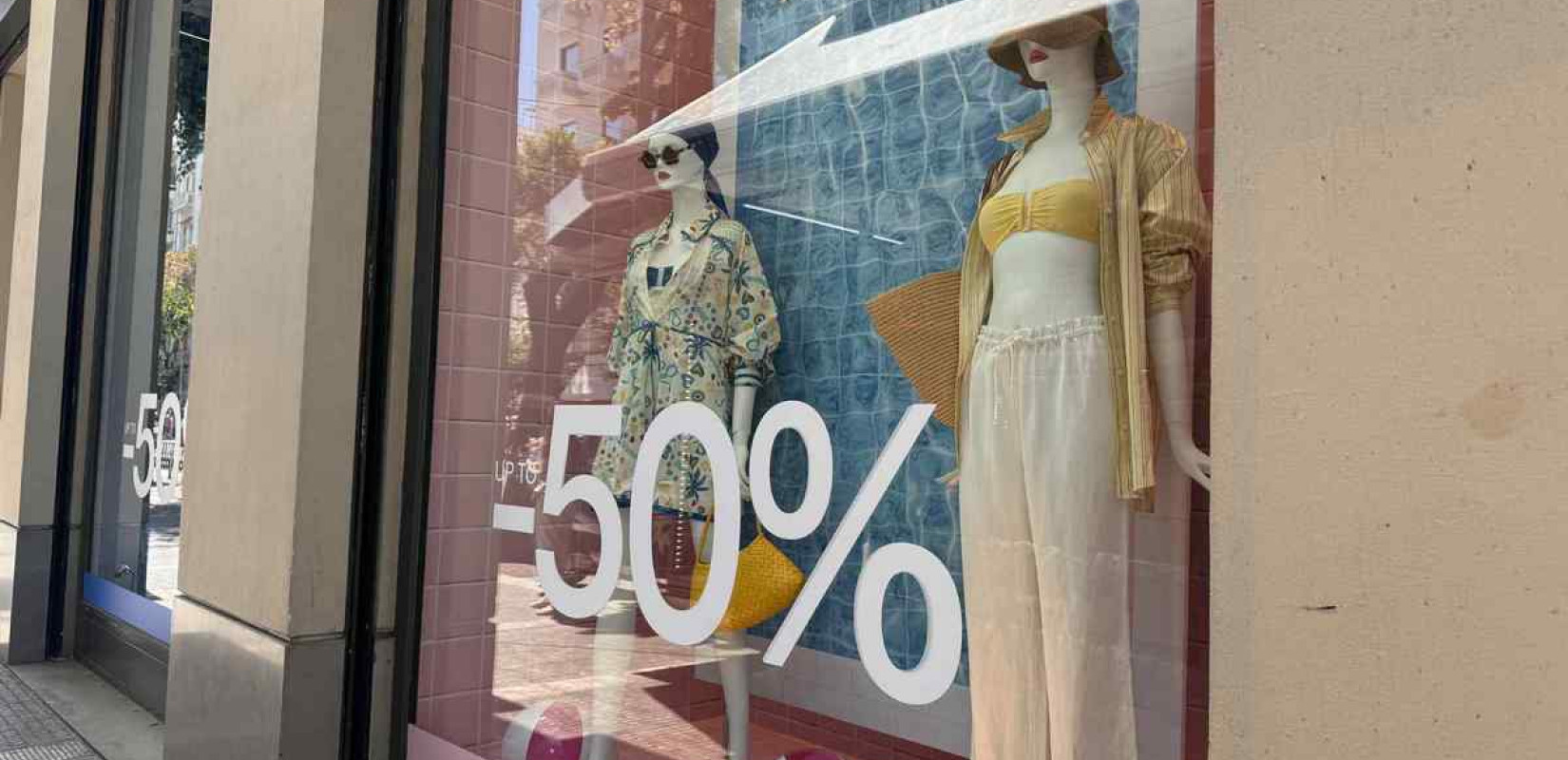 Θερινές εκπτώσεις: Έξι στις δέκα επιχειρήσεις κατέγραψαν πτώση πωλήσεων Θερινές εκπτώσεις: Έξι στις δέκα επιχειρήσεις κατέγραψαν πτώση πωλήσεων