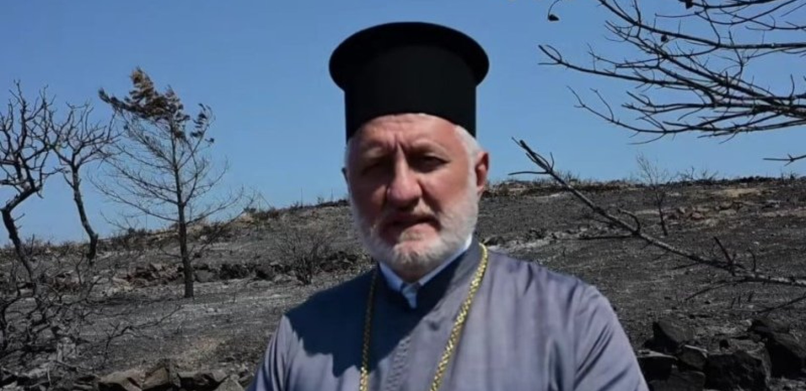 Στις καμένες εκτάσεις της Χίου ο Αρχιεπίσκοπος Αμερικής Ελπιδοφόρος: Ο παράδεισος που μας χάρισε ο Θεός μετατρέπεται σε κόλαση (βίντεο)