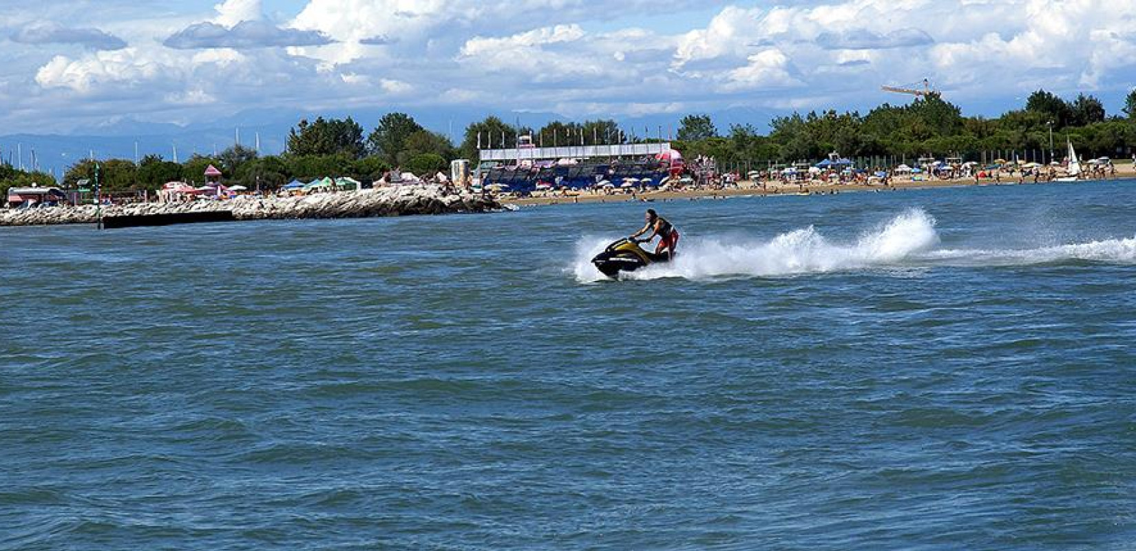 Καβάλα: Τραυματισμός 11χρονου σε βόλτα με jet ski στην παραλία Αμμολόφων Καβάλα: Τραυματισμός 11χρονου σε βόλτα με jet ski στην παραλία Αμμολόφων