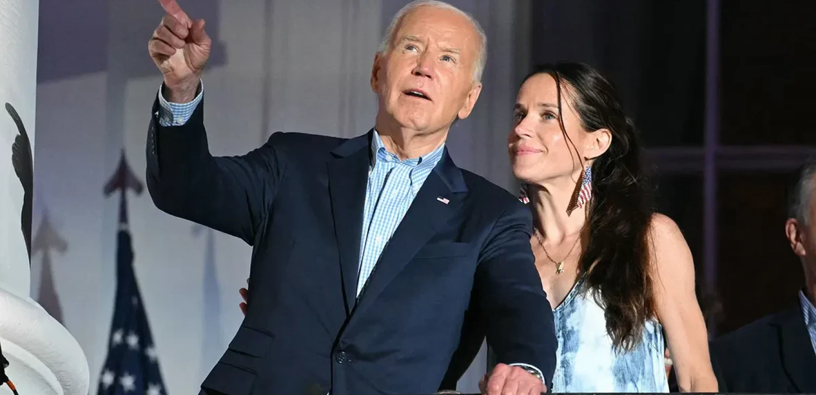 Η Άσλεϊ Μπάιντεν ανέβασε φωτογραφία του συζύγου της με άλλη γυναίκα και ανακοίνωσε διαζύγιο - Δείτε το story