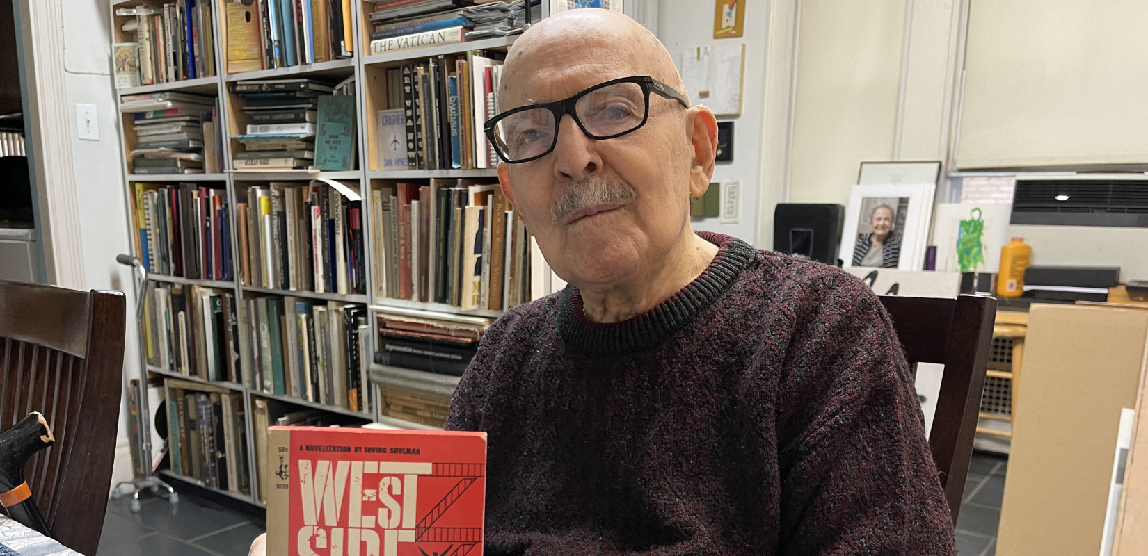 Πέθανε ο γραφίστας Τζο Κάροφ: Είχε σχεδιάσει το εμβληματικό λογότυπο του 007 - Τα πιο γνωστά του πόστερ