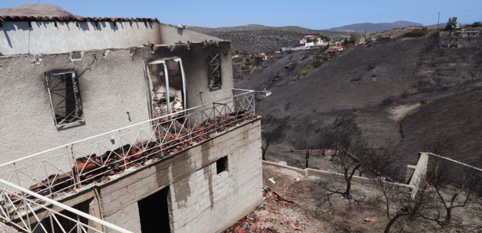 Στάχτη σχεδόν 16.000 στρέμματα στην Ανατολική Αττική - Βελτιωμένη η εικόνα των πύρινων μετώπων σε Σαμοθράκη και Πρέβεζα (βίντεο)