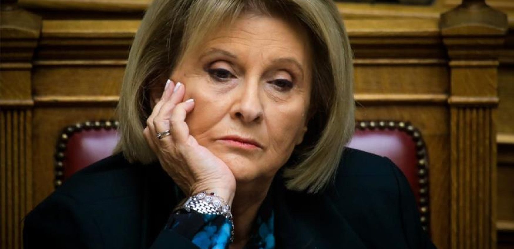 Εποχικοί Πυροσβέστες κατά Βούλτεψη: «Να κάτσει στο κλιματιστικό της και να πιει τον καφέ της»