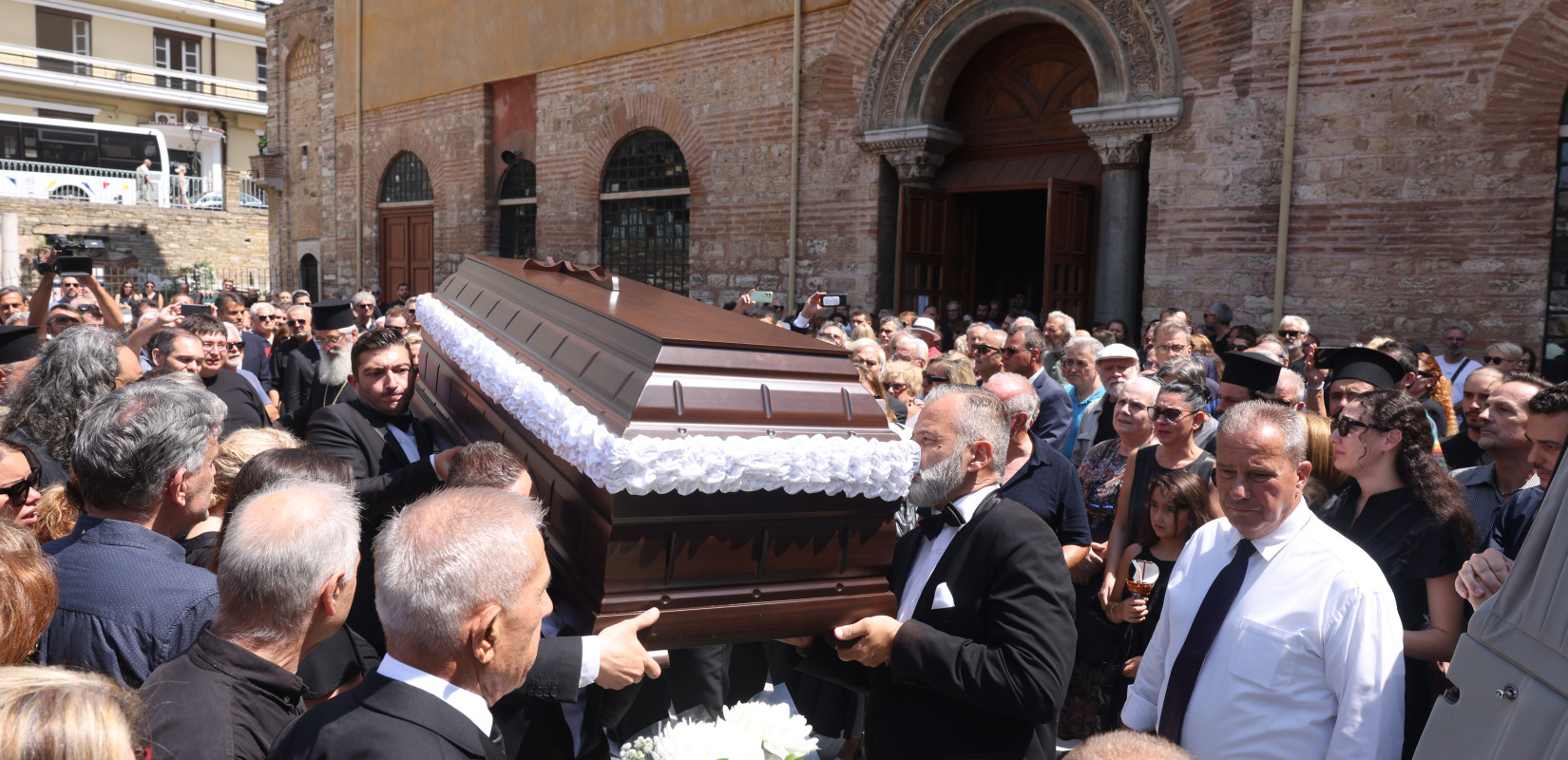 Χρυσόστομος Σταμούλης: Με δάκρυα στα μάτια το τελευταίο αντίο στον καθηγητή της Θεολογικής Σχολής του ΑΠΘ