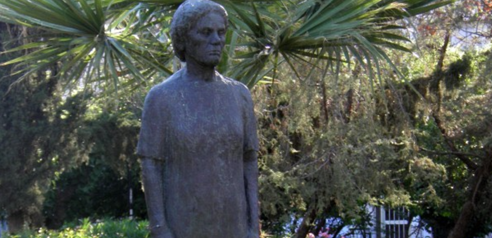 Εκλάπη το άγαλμα «Η Γυναίκα του Λαού» στην πλατεία Παιδικής Στέγης στη Νίκαια