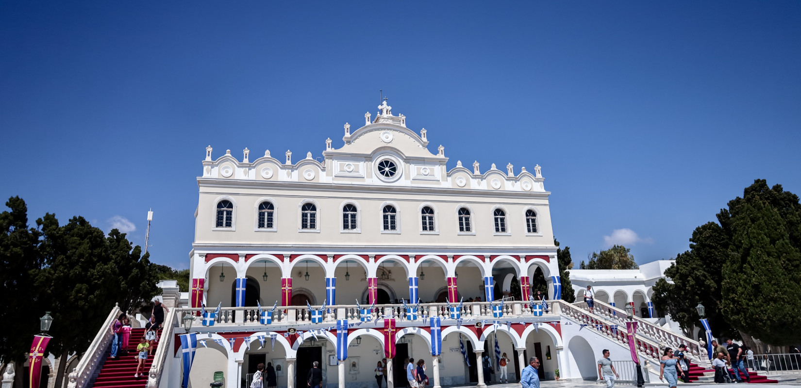 Δεκαπενταύγουστος στην Τήνο: Η καρδιά της Ορθοδοξίας χτυπά στο νησί της Μεγαλόχαρης