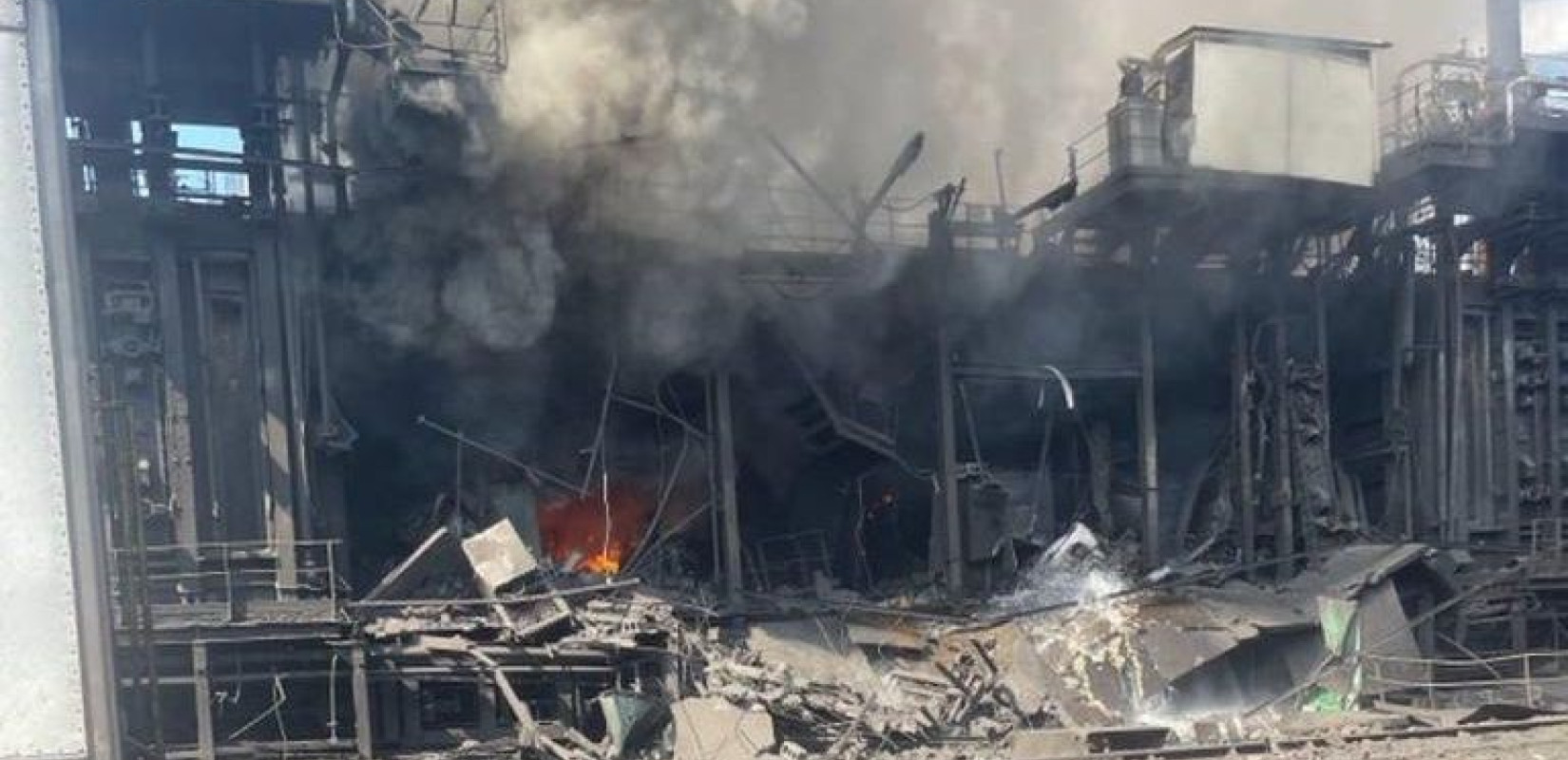 ΗΠΑ: Σφοδρή έκρηξη σε εργοστάσιο της US Steel - Άνθρωποι εγκλωβισμένοι κάτω από τα ερείπια (βίντεο)