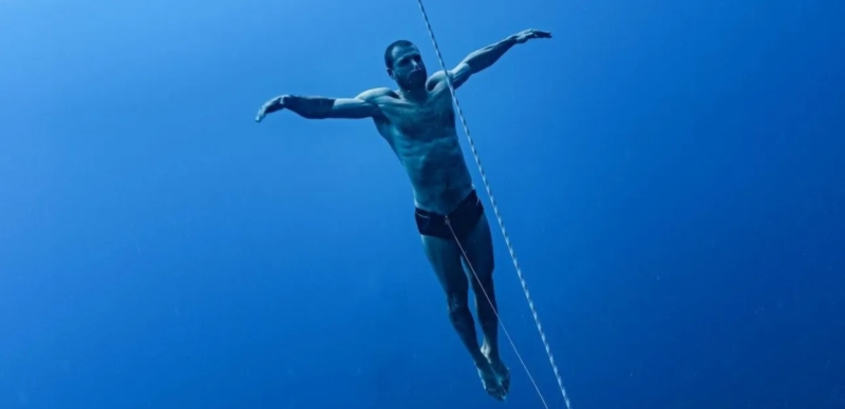 Ο άνθρωπος που κράτησε την αναπνοή του σχεδόν μισή ώρα - Νέο παγκόσμιο ρεκόρ από Κροάτη ελεύθερο δύτη (βίντεο)