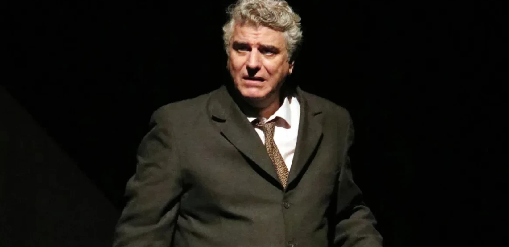 Αγανάκτησε ο Βλαδίμηρος Κυριακίδης σε παράσταση στα Χανιά: «Ντροπή τους!» - Δείτε βίντεο