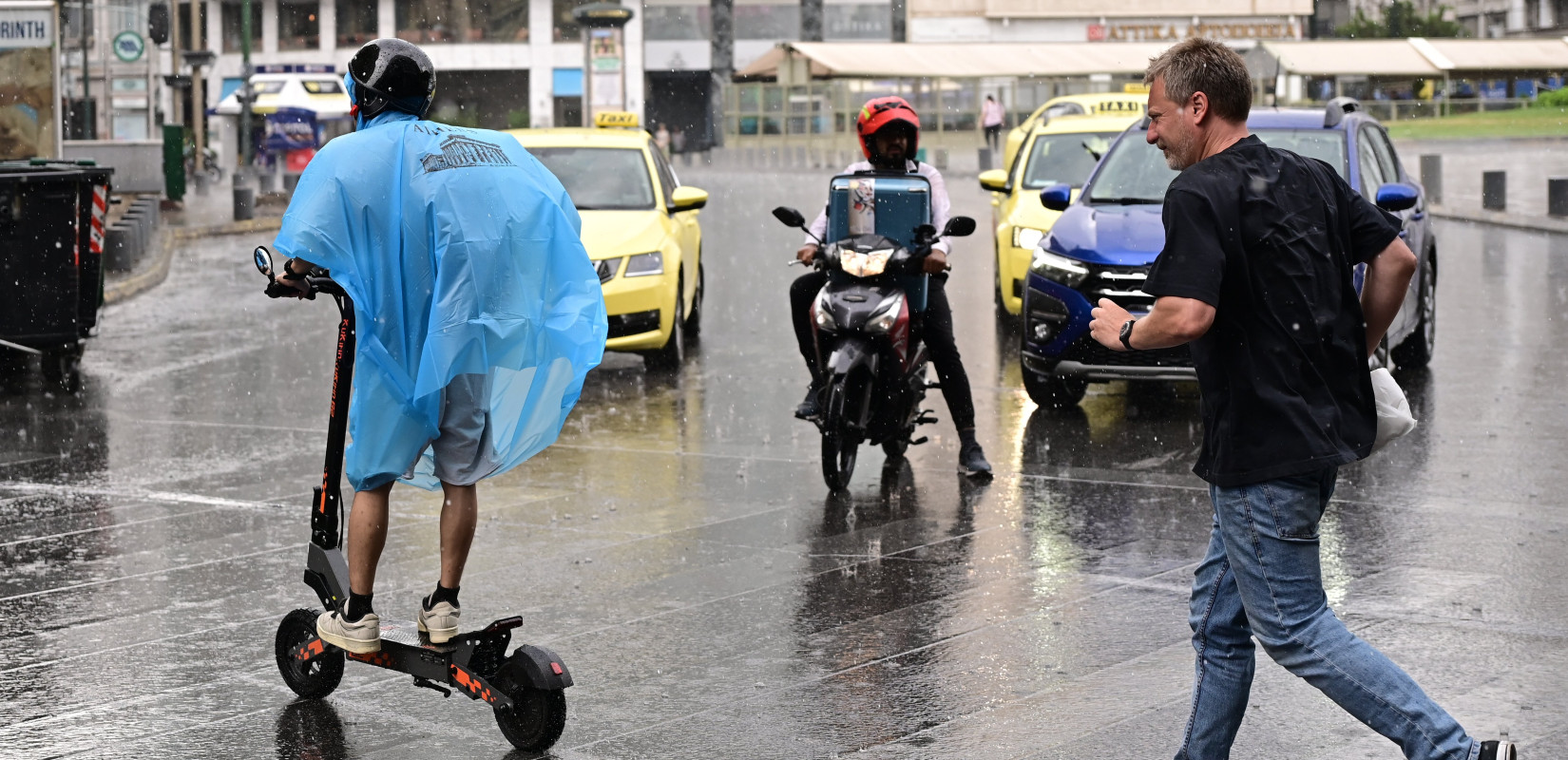 «Άνοιξαν οι ουρανοί» στην Αθήνα - Από τον Φεβρουάριο είχαν να πέσουν άνω των 10 χιλιοστών βροχής