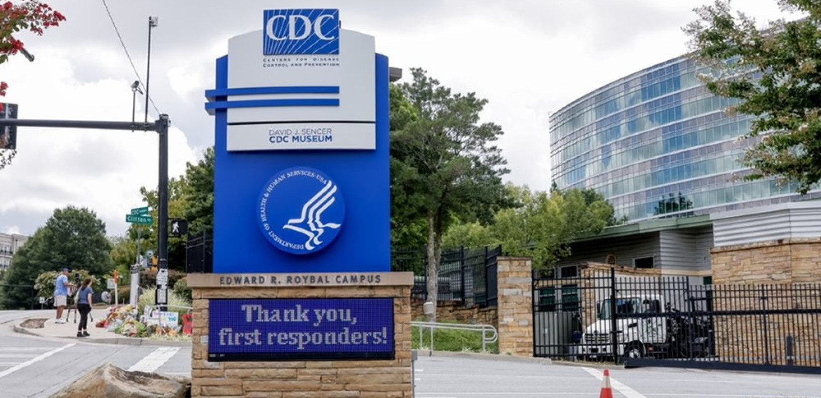 Παραιτηθέντα διευθυντικά στελέχη των CDC προειδοποιούν για τις «καταστροφικές» πολιτικές δημόσιας υγείας από την κυβέρνηση Τραμπ