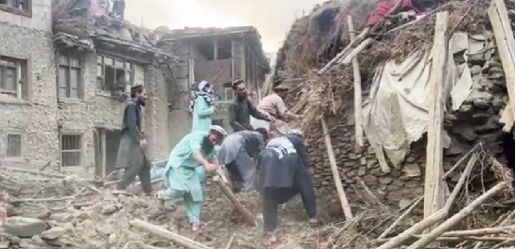 Κόλαση στο Αφγανιστάν μετά τον σεισμό των 6 Ρίχτερ: Πάνω από 800 νεκροί, χιλιάδες τραυματίες και αγνοούμενοι (βίντεο)