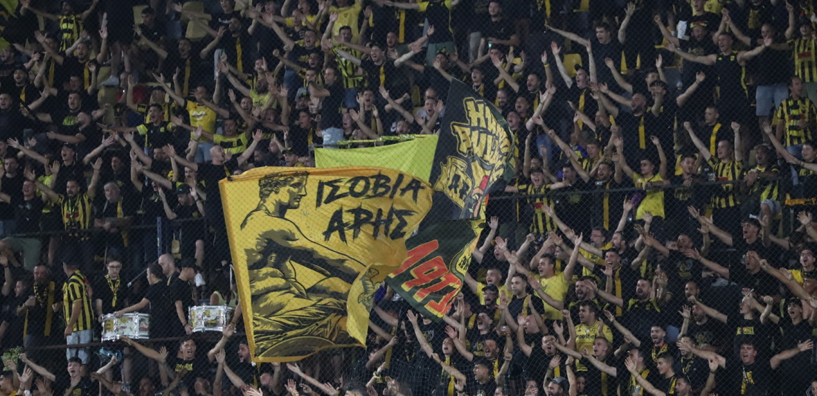 Μάθημα Fair Play από τους φίλους του Άρη: Κέρασαν μπύρες στους φιλοξενούμενους οπαδούς του Παναιτωλικού (βίντεο)