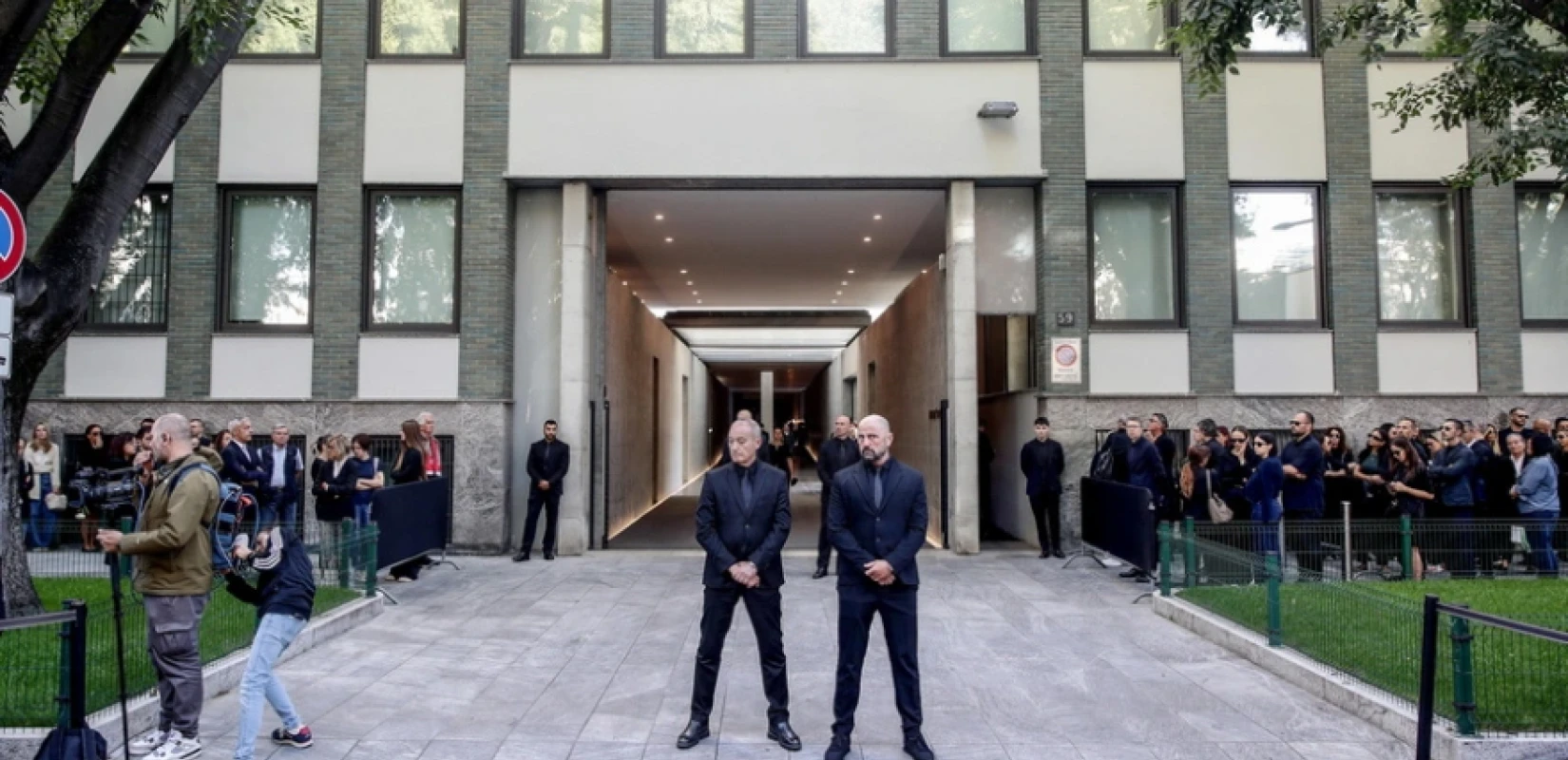 Ιταλία: Στη Ριβάλτα της βόρειας Ιταλίας τελείται η κηδεία του Τζόρτζιο Αρμάνι