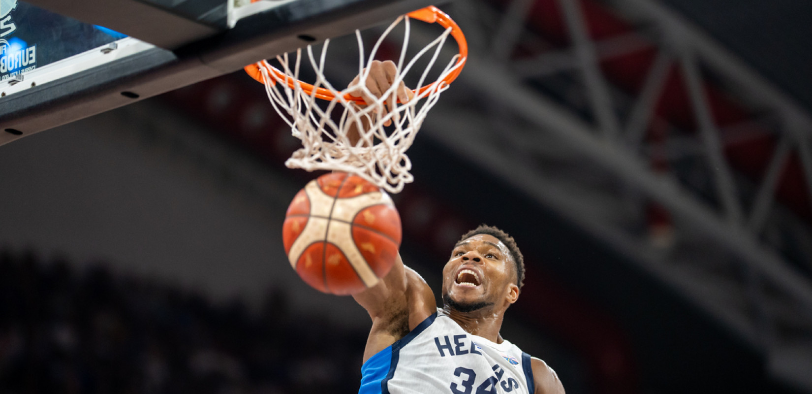 Μπάσκετ: Η Ελλάδα «λύγισε» την Ιταλία στην πρεμιέρα του Ευρωμπάσκετ με κορυφαίο τον Γιάννη