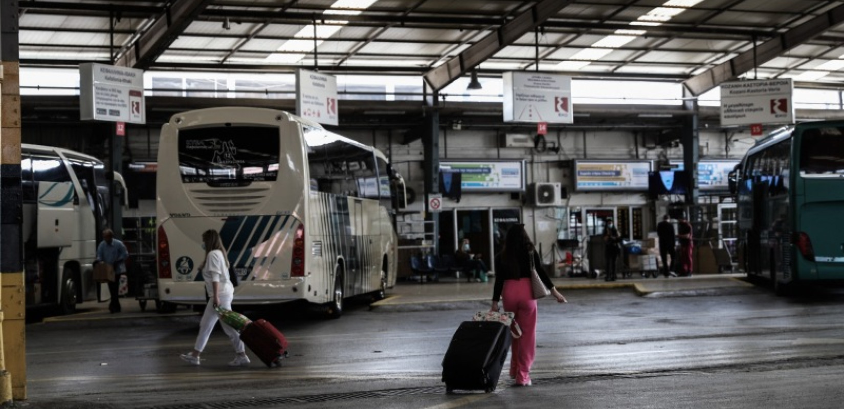 Καταγγελία για ρατσιστικό αποκλεισμό επιβάτη από δρομολόγιο στα ΚΤΕΛ Κηφισού – Στη Βουλή το θέμα από τον Νάσο Ηλιόπουλο