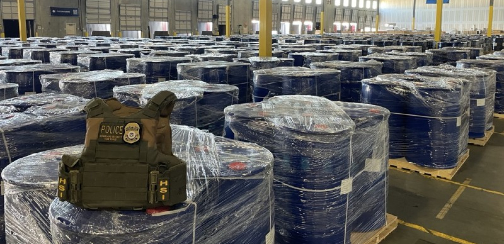 ΗΠΑ: Κατάσχεση 300 τόνων χημικών πρόδρομων για μεθαμφεταμίνες σε φορτία από Κίνα προς Μεξικό (βίντεο)