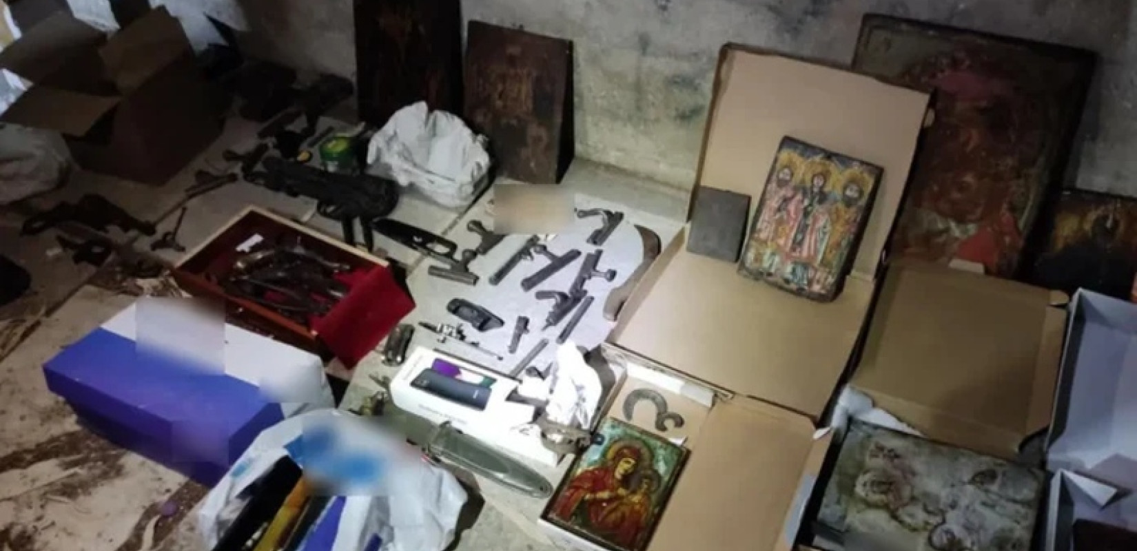 Συναγερμός στην Καισαριανή: Βρέθηκε ολόκληρο οπλοστάσιο σε κάδο απορριμμάτων