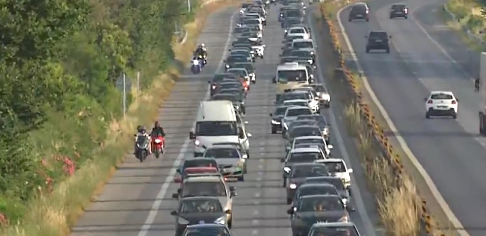 H επιστροφή της υπομονής από Χαλκιδική -  Μεγάλο μποτιλιάρισμα στην είσοδο του Περιφερειακού από τη Μουδανιών