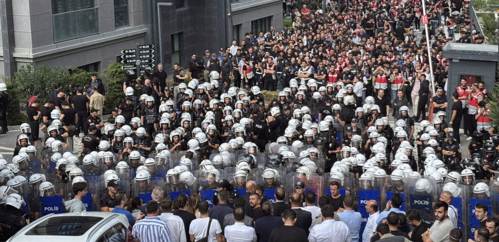 Τουρκία: Επεισόδια έξω από τα γραφεία του CHP στην Κωνσταντινούπολη (βίντεο)