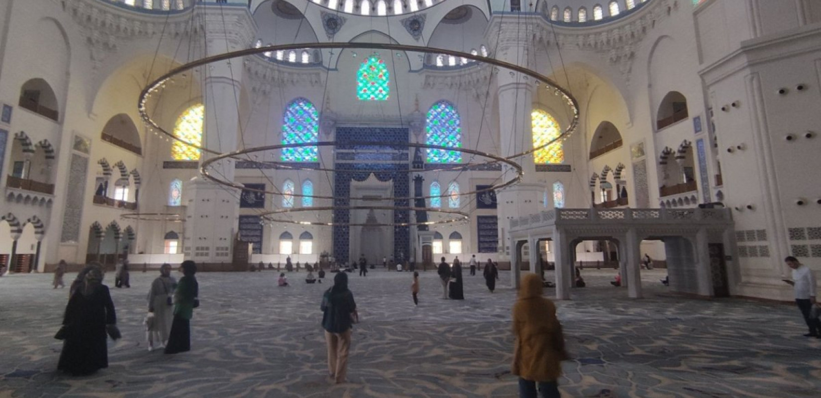 Τουρκία: Συνελήφθη ζευγάρι από τη Ρωσία - Φιλήθηκαν μέσα σε τζαμί (βίντεο)