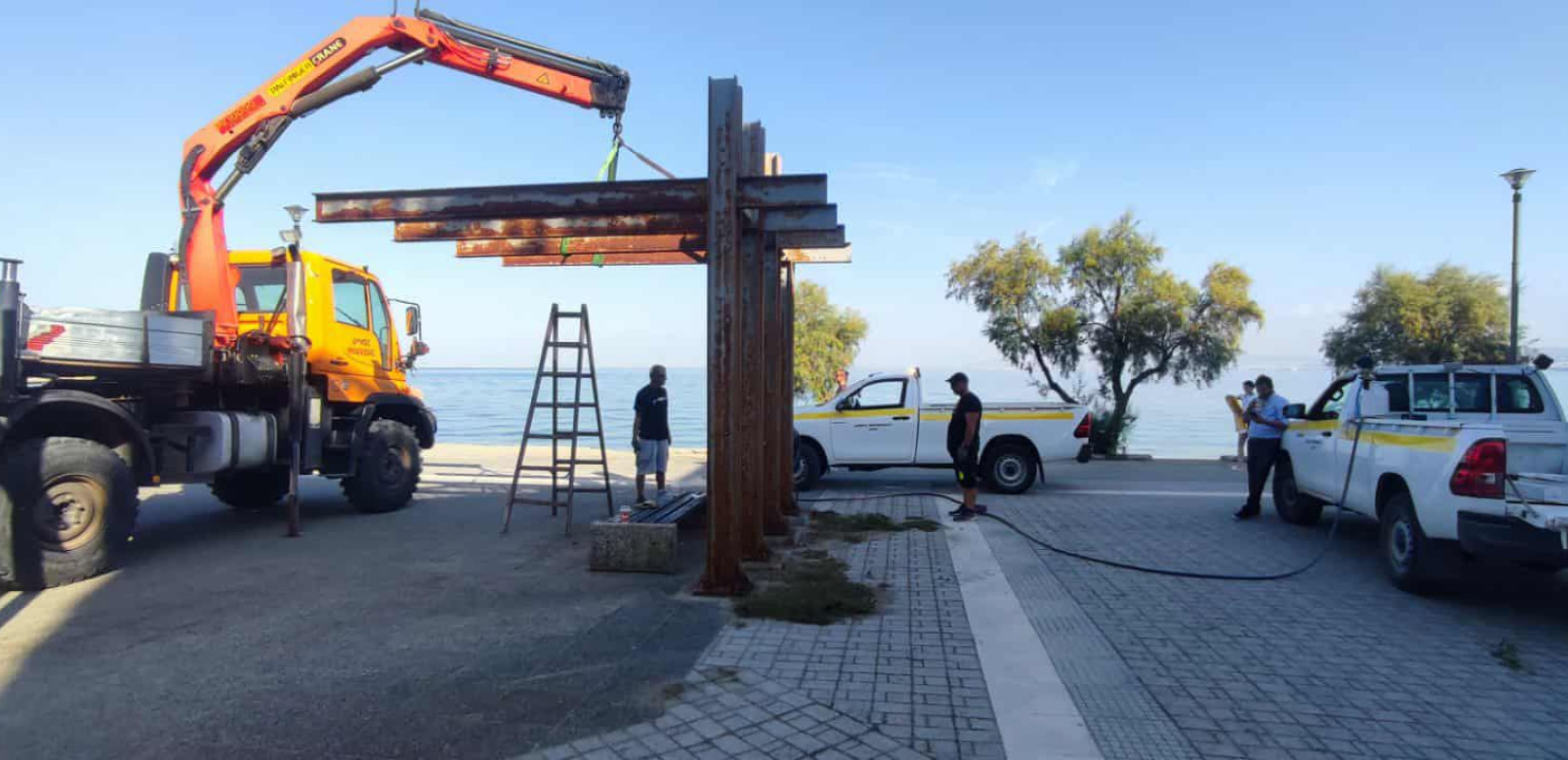 Περαία: Απομακρύνονται οι μεταλλικές κατασκευές από την πλατεία 28ης Οκτωβρίου