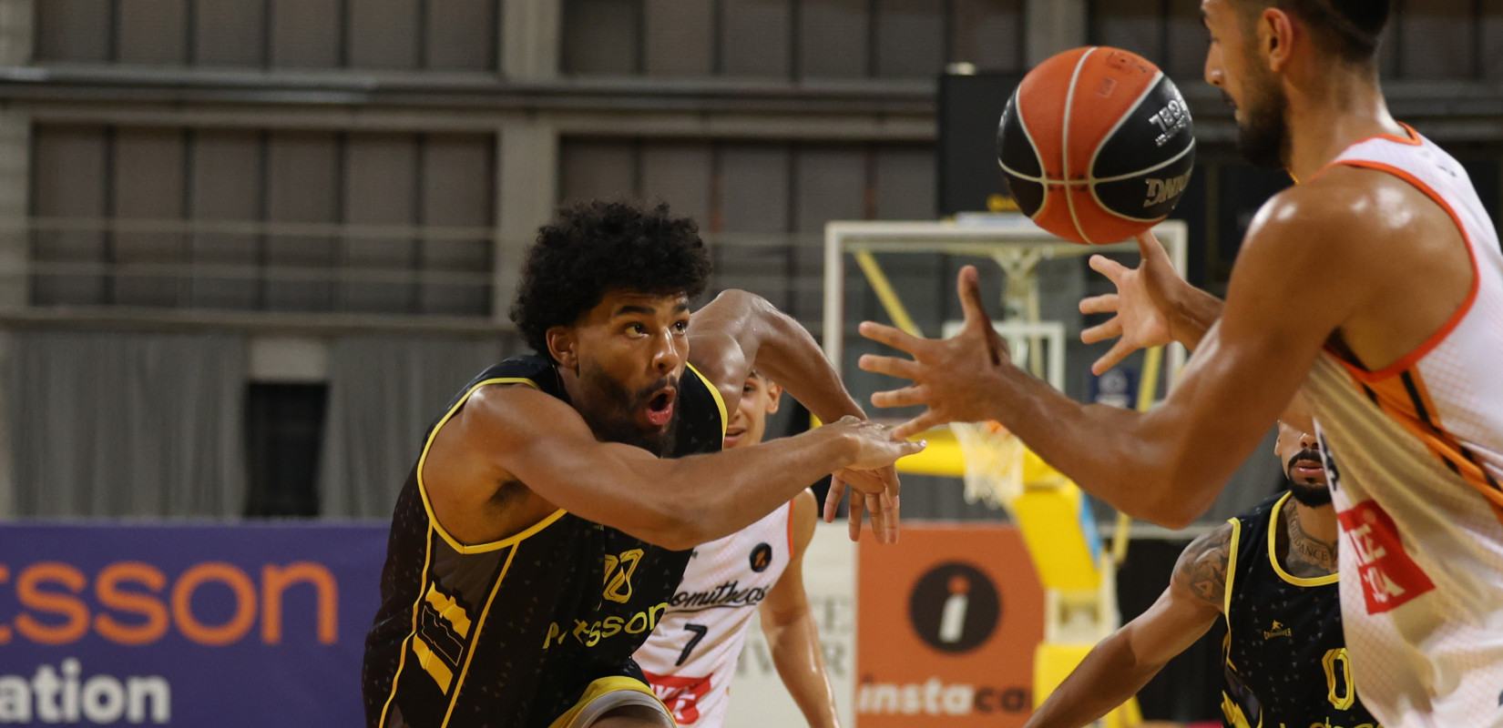 Μπάσκετ: Αποκαλυπτήρια με ήττα για τον Άρη - Αποθεώθηκε ο Νίκος Γκάλης (βίντεο)