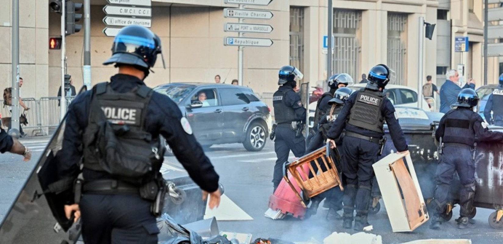 Γαλλία: Με κινητοποιήσεις και συλλήψεις υποδέχθηκαν τον Λεκορνί οι Γάλλοι – «Ας μπλοκάρουμε τα πάντα» (βίντεο)