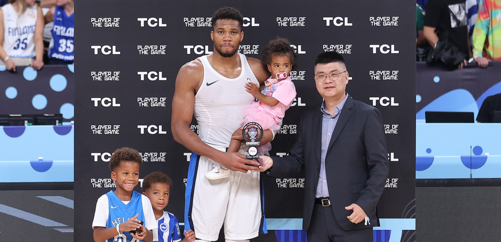 Λύγισε ο Γιάννης Αντετοκούνμπο: «Είναι το μεγαλύτερο επίτευγμα στη ζωή μου» (βίντεο)