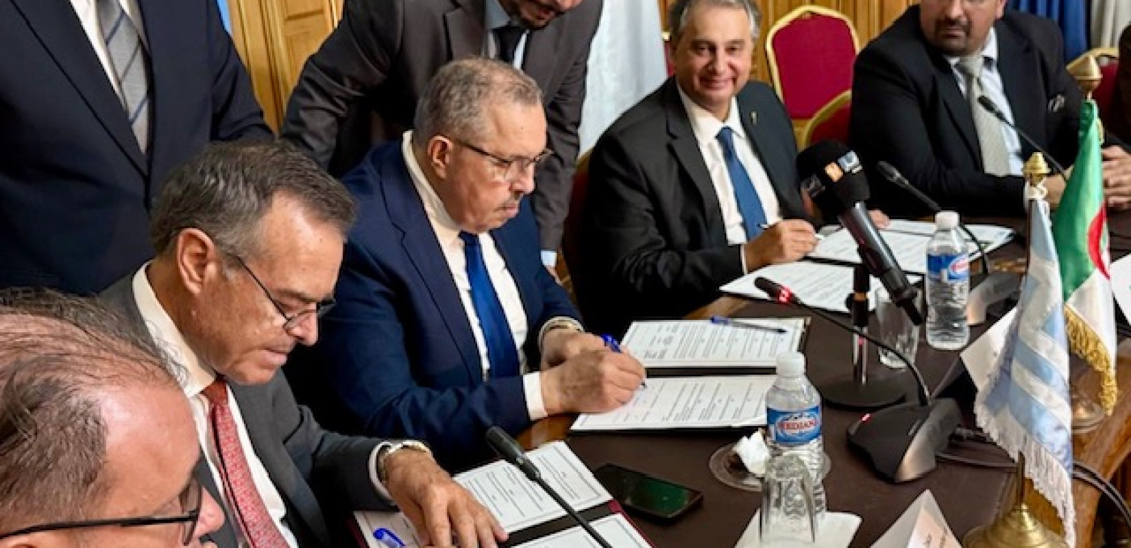 Έπεσαν οι υπογραφές για το μνημόνιο συνεργασίας μεταξύ Ελλάδας και Αλγερίας