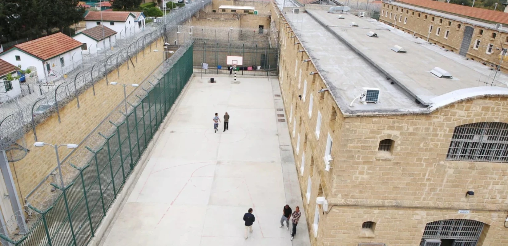 Κύπρος: Κατάδικοι βίαζαν συγκρατούμενό τους και έβγαζαν βίντεο στις κεντρικές φυλακές