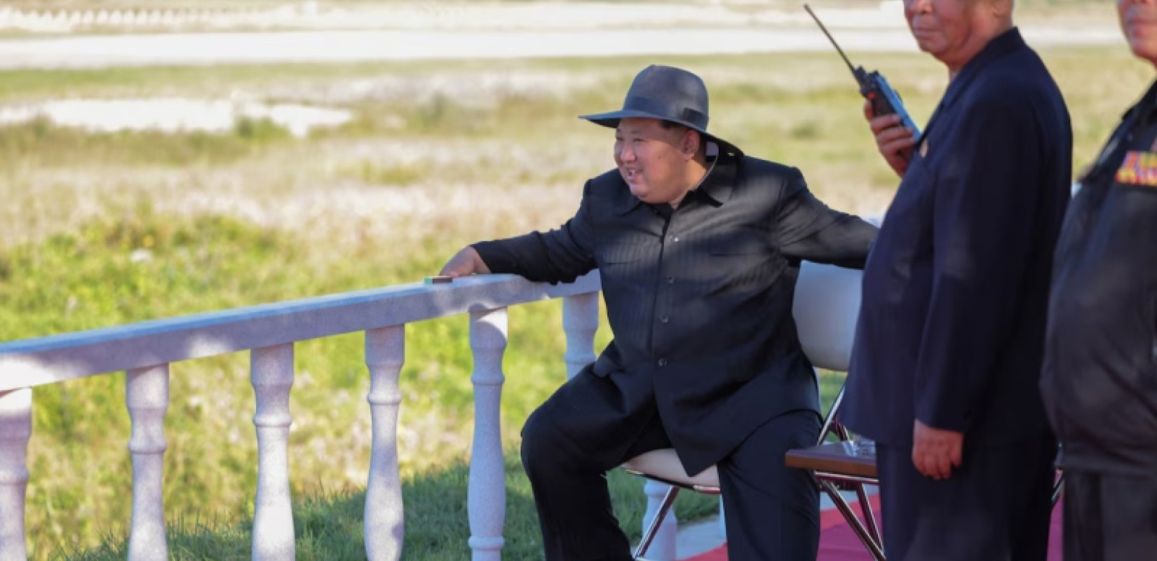 Β. Κορέα: Ο Κιμ Γιονγκ Ουν ανεβάζει ταχύτητα στα drones επίθεσης – Δοκιμές με τεχνητή νοημοσύνη και ρωσική τεχνογνωσία