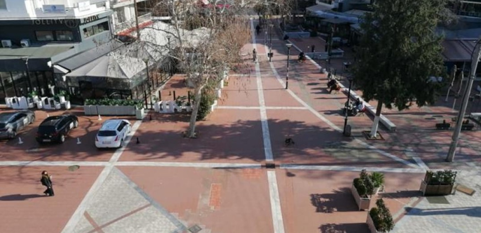 Εύοσμος: Στα άκρα η κόντρα για τη νομιμότητα στην πλατεία