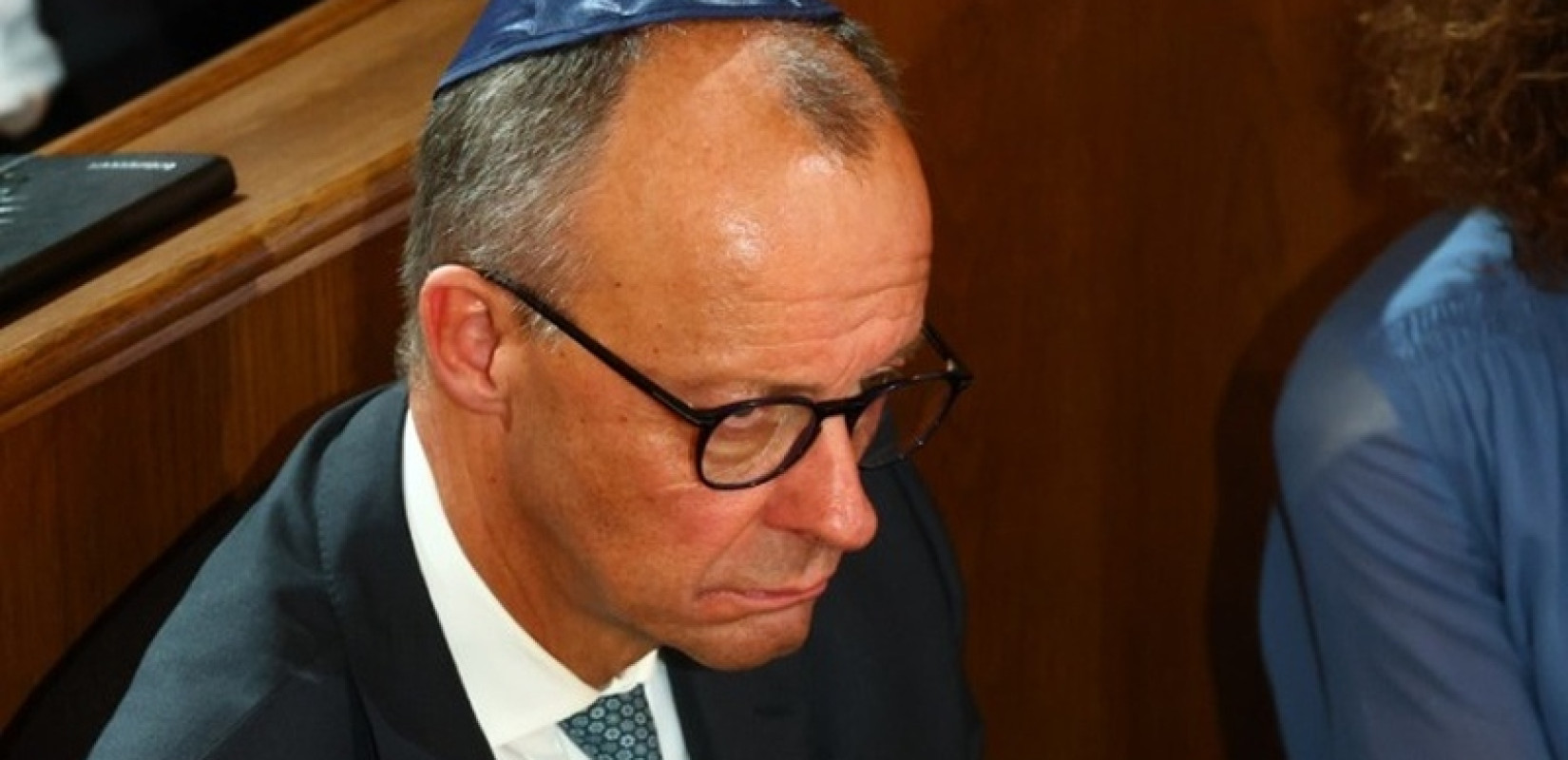 Γερμανία: Συγκινημένος ο Μερτς στα εγκαίνια της παλιάς συναγωγής του Μονάχου - «Δεν θα κάνουμε άλλο τα στραβά μάτια» (βίντεο)