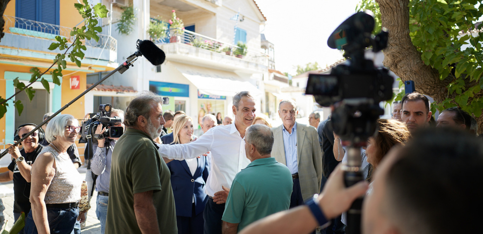 Στιγμιότυπο από την επίσκεψη του πρωθυπουργού στην Λήμνο.