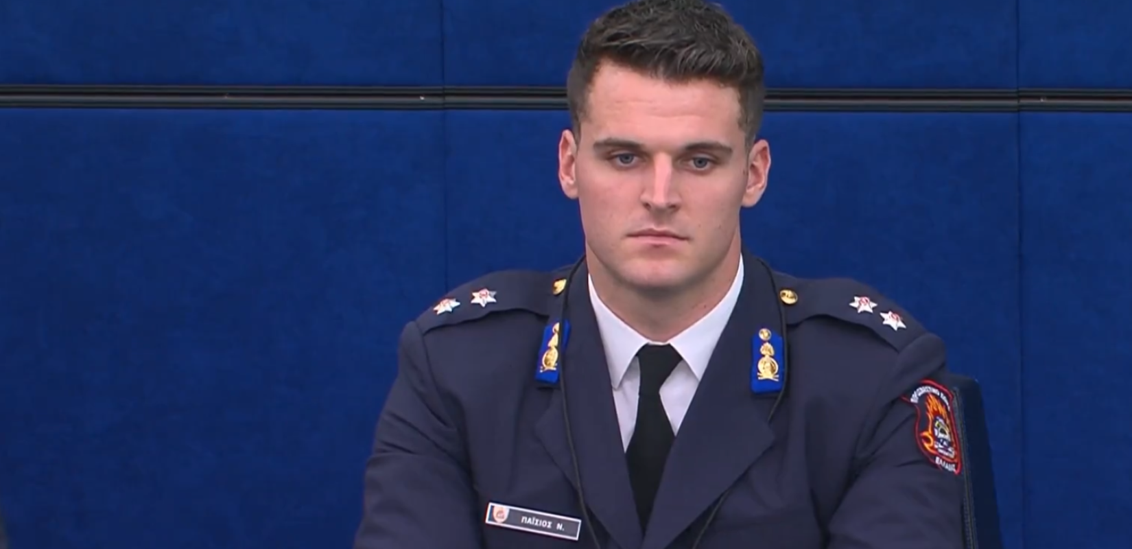 To συγκινητικό χειροκρότημα του Ευρωκοινοβουλίου στον Έλληνα υποπυραγό - Με την ομάδα του βοήθησαν στις πυρκαγιές της Ισπανίας (βίντεο)