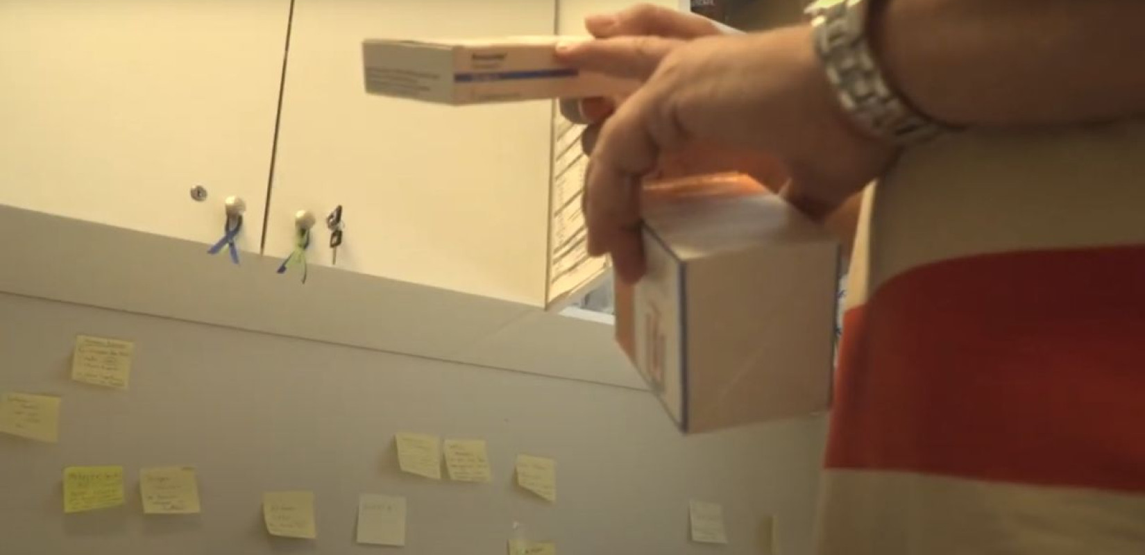 Παράνομες συνταγογραφήσεις και τεράστια κέρδη στα στέκια των εξαρτημένων (βίντεο)