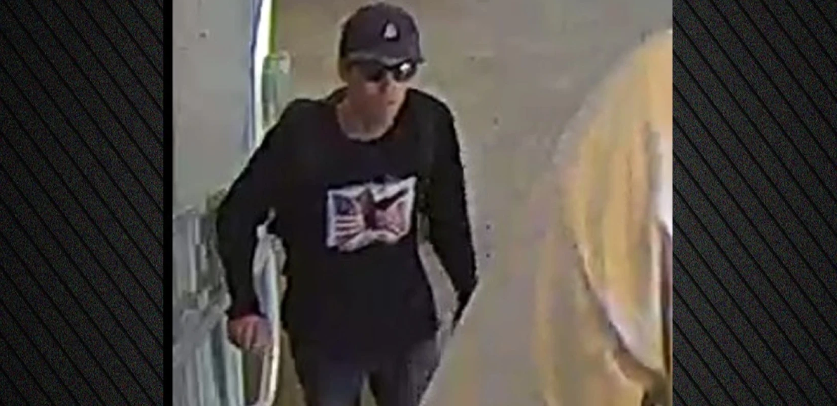 FBI: Στη δημοσιότητα η φωτογραφία του υπόπτου για τη δολοφονία του Τσάρλι Κερκ