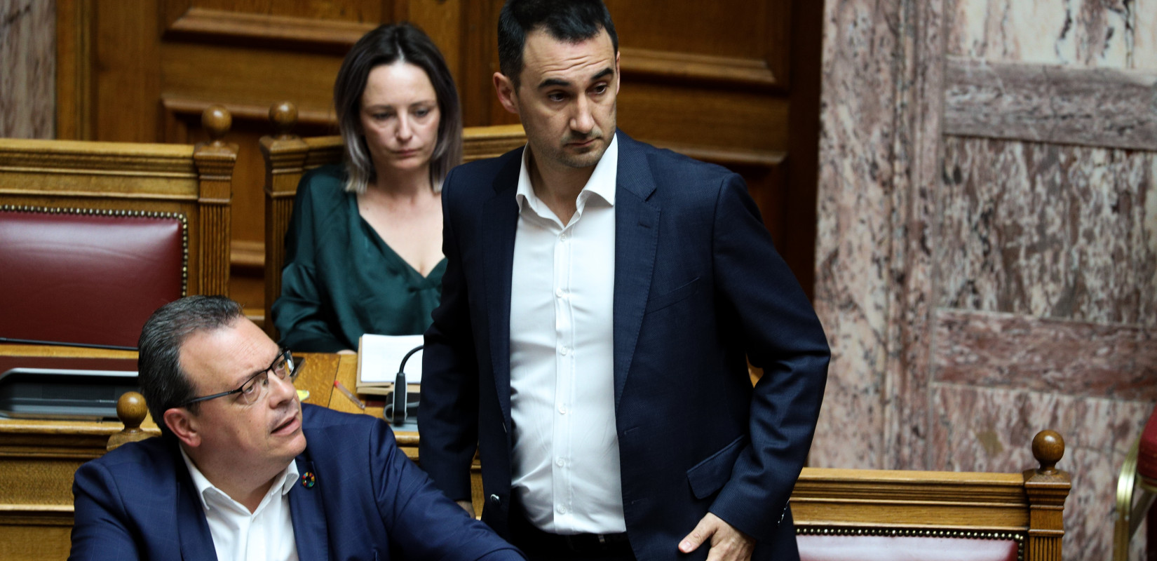 Το «φλερτ» ΣΥΡΙΖΑ- Νέας Αριστεράς θα καταλήξει σε... γάμο;