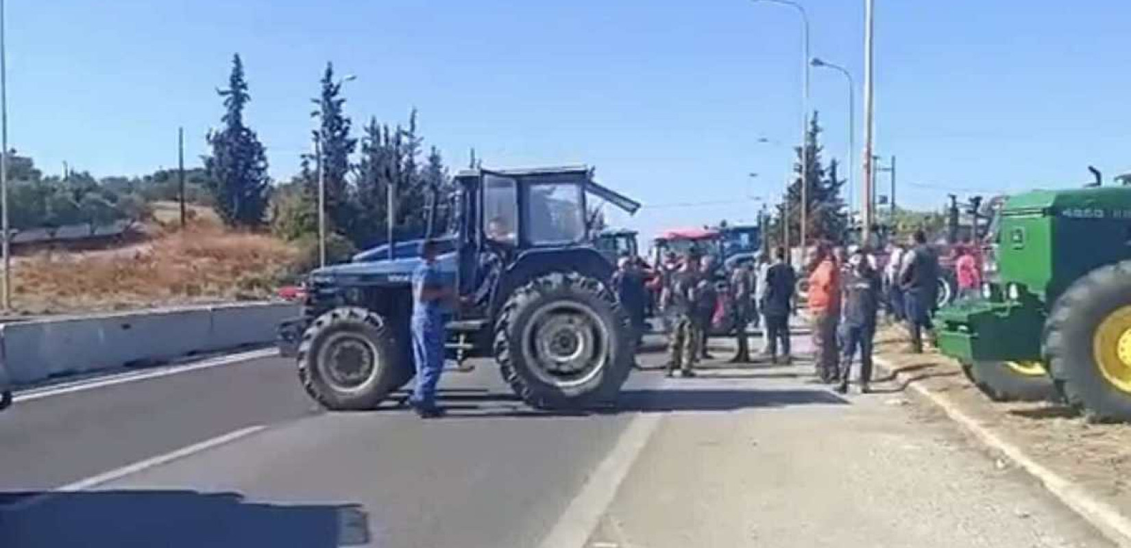 Στους δρόμους οι αγρότες της Ανατολικής Θεσσαλονίκης - Έκλεισαν το ρεύμα εισόδου στη «Μουδανίων» στο Σχολάρι
