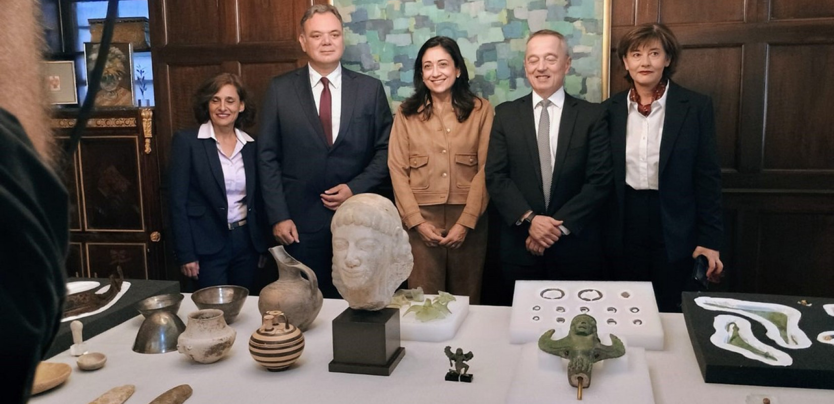 Στην Ελλάδα επιστρέφουν 29 αρχαιότητες από τη Νέα Υόρκη
