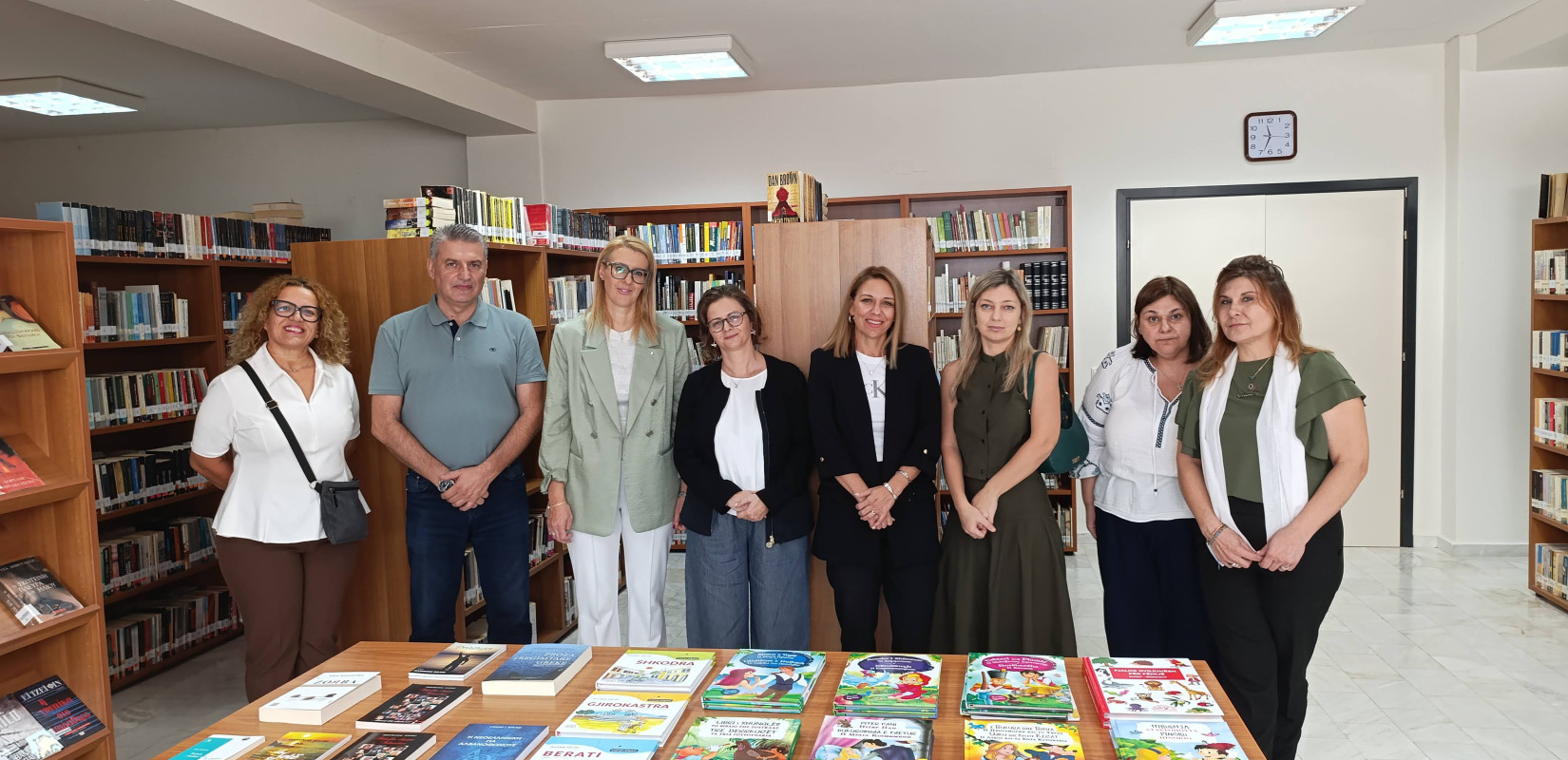 Με βιβλία στην ελληνική και αλβανική γλώσσα εμπλουτίστηκε η Δημοτική Βιβλιοθήκη Ωραιοκάστρου