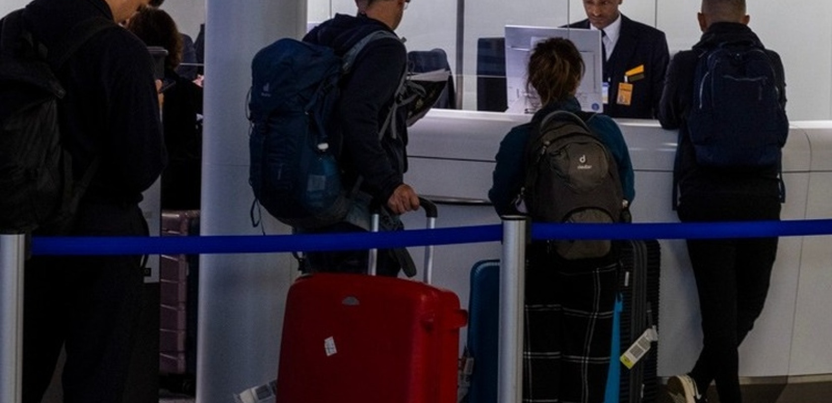 Γερμανία: Eπαναλειτουργεί από σήμερα το πρωί το αεροδρόμιο του Μονάχου, μετά τον εντοπισμό drones