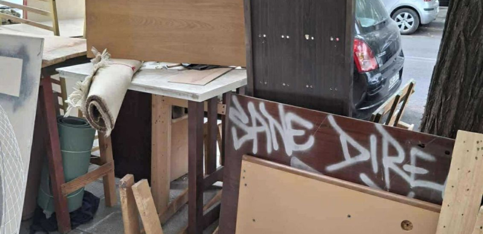 Δήμος Θεσσαλονίκης: Πρόστιμο 1.500 ευρώ σε κάτοικο που παράτησε ογκώδη αντικείμενα στο πεζοδρόμιο